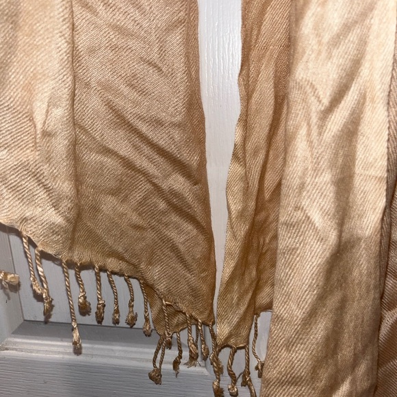 Vintage Silk Pashmina 🌵 - Picture 2 of 3